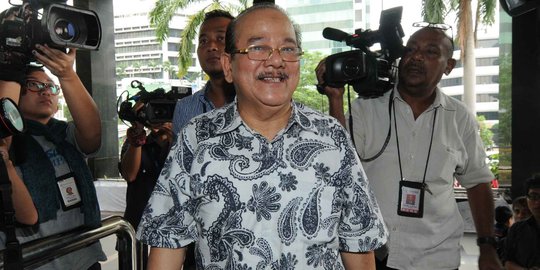 Berbatik putih, terpidana Zulkarnaen diperiksa untuk jadi saksi SDA