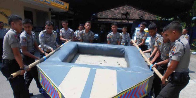 Dana terbatas, Polres Sukoharjo bikin perahu evakuasi dari rongsokan