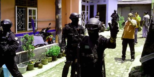 Densus 88 tangkap warga Malang diduga pengikut ISIS di 