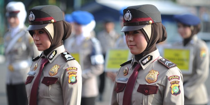  Polwan  boleh berjilbab kapan wanita TNI menyusul 