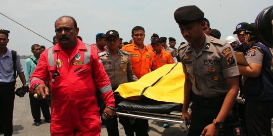 2 Jenazah diduga ABK Kumala Indah ditemukan mengapung di laut