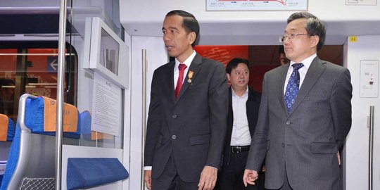 Ditemani Kepala CRCC, Jokowi blusukan ke Stasiun Dong Zhi Men