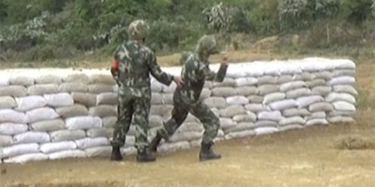 5 Aksi tentara gagal lempar bahan peledak paling kocak