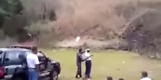 brasil lempar granat ke teman sendiri rev5