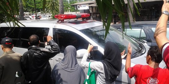 Tiba di rumah duka, jenazah Olga langsung dimandikan & disalatkan