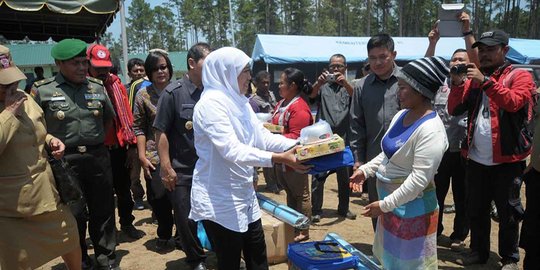 Ini jawaban Khofifah dituduh bagi rokok ke Suku Anak Dalam di Jambi