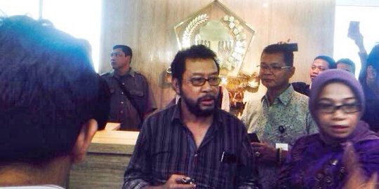 Kubu Agung Laksono berhasil dobrak dan masuk ruang fraksi Golkar