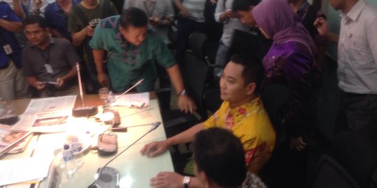 Usai dobrak ruang pimpinan fraksi, Golkar kubu Agung gelar konpers