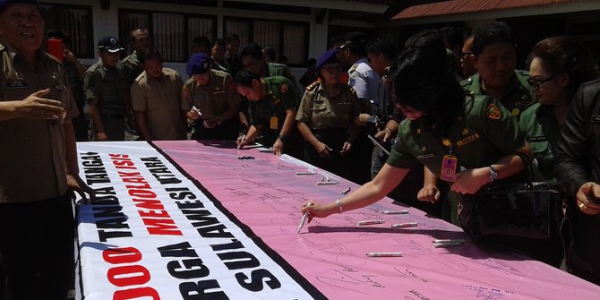 Tolak ISIS, Warga Sulawesi Utara gelar aksi bubuhkan tanda tangan