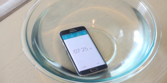 [Video] 20 Menit 'tenggelam', ternyata Galaxy S6 Edge masih hidup!