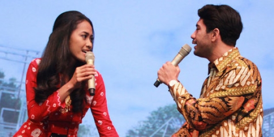 Bareng seorang aktris cantik, Reza Rahadian isi soundtrack film