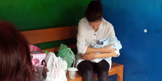 Nina bobokan bayinya, terdakwa Luis nyanyi 'Sakitnya Tuh Di Sini'