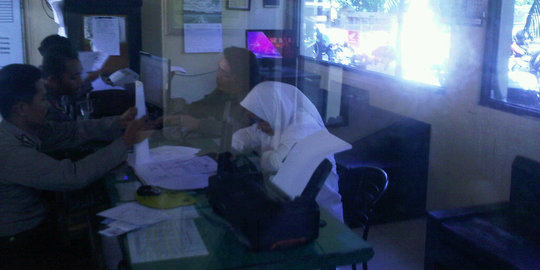 Tiga pelajar MAN X Surabaya keracunan kue dilarikan ke UGD