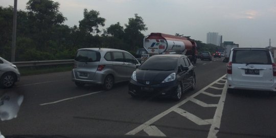 Saksi: Honda Jazz nekat lawan arus di tol mau keluar hindari macet