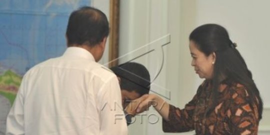 Menteri Yuddy: Jangankan Menteri Puan, tangan anak kecil saya cium