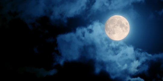 Benarkah bulan purnama jadi pertanda 'apes' manusia?