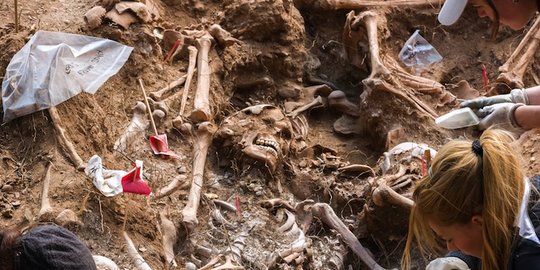 kuburan massal di bawah toko swalayan paris rev5