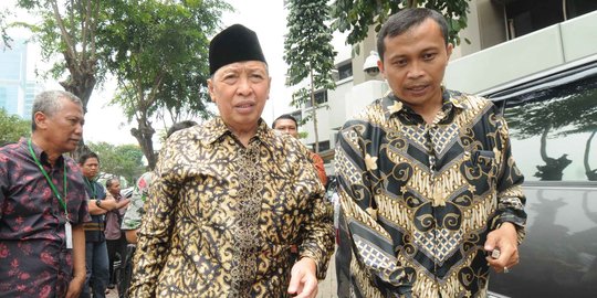 Hamzah Haz usai jenguk Fuad Amin Imron di Rutan KPK