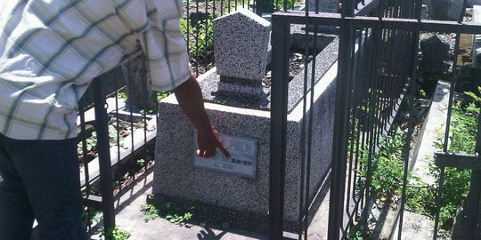 Mengintip makam dr Poch di Surabaya yang diyakini pusara Hitler