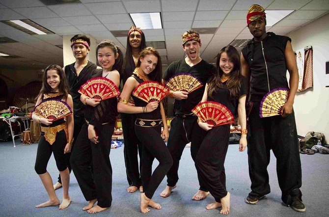 remaja indonesia pengajar tari di amerika