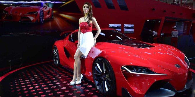 Pesona model-model seksi Korea hiasi mobil mewah Seoul Motor Show