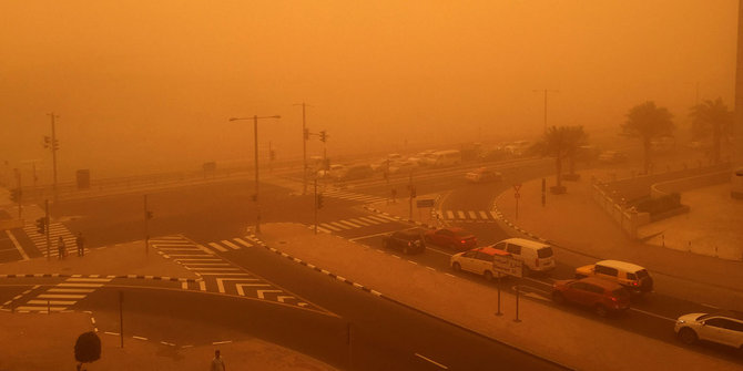 Dahsyatnya badai pasir terjang Dubai, jarak pandang hanya 500 meter