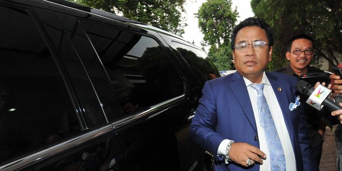 Jumpa pers usai sidang vonis kasus JIS, Hotman Paris ditarik petugas