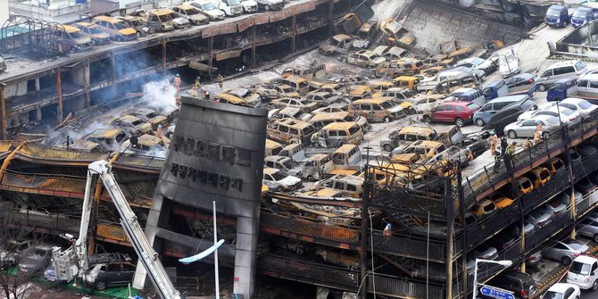 Kebakaran dahsyat lahap dealer 3 lantai, 570 mobil ludes