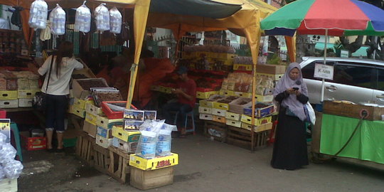 Pedagang Tanah Abang ngaku dapat pasokan air zamzam dari pramugari