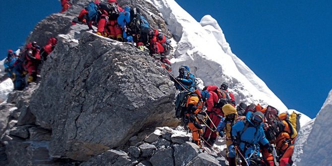 Tentara India bersihkan sampah di Gunung Everest