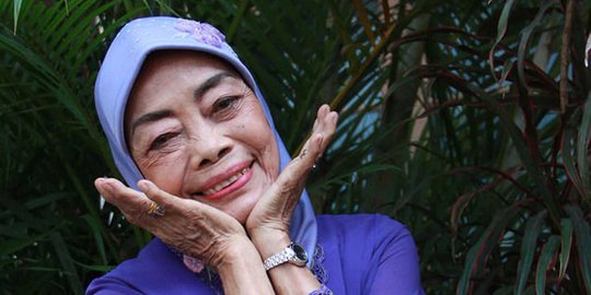 Mengenang Mpok Nori, si 'nenek centil' dengan tawa membahana