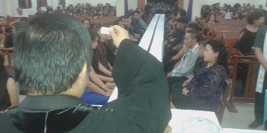 Hingga malam hari, ibadah Jumat Agung di Minahasa dipadati jemaat