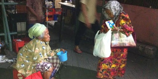 Belajar dari Nenek Marni, tak harus kaya untuk bantu sesama