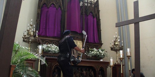 Ini persiapan Gereja Katedral menyambut perayaan Sabtu Suci