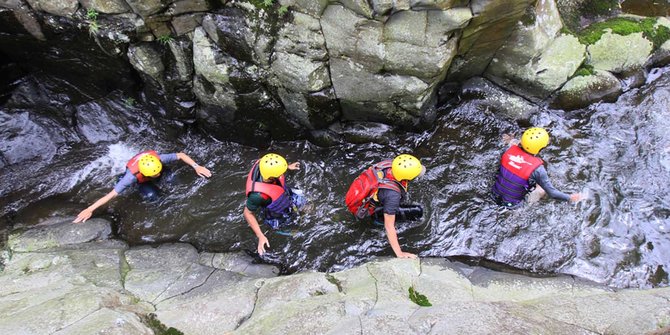 Menantang adrenalin telusuri Sungai Pelus di lereng Gunung Slamet
