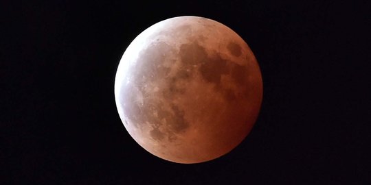 Gerhana bulan total baru bisa dilihat lagi di Indonesia tahun 2018