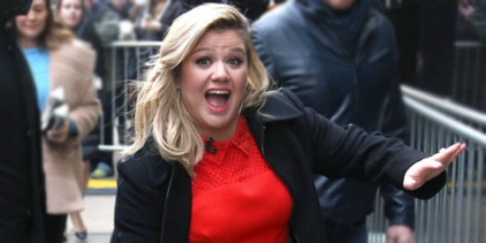 \'Hilang\' 13 tahun, Kelly Clarkson kembali ke American Idol lagi!