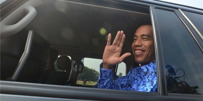 Alibi Jokowi setelah diserang soal uang muka mobil pejabat naik