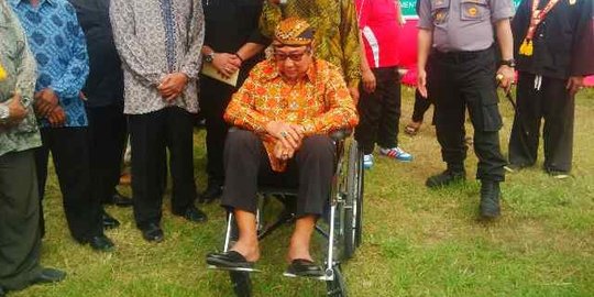 Raja Surakarta & Wali Kota pimpin pembangunan pasar darurat Klewer