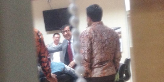 Sempat dicecar, Yasonna tetap berbincang akrab dengan loyalis Ical
