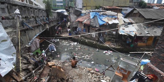 Potret suram permukiman kumuh di balik gedung tinggi Jakarta