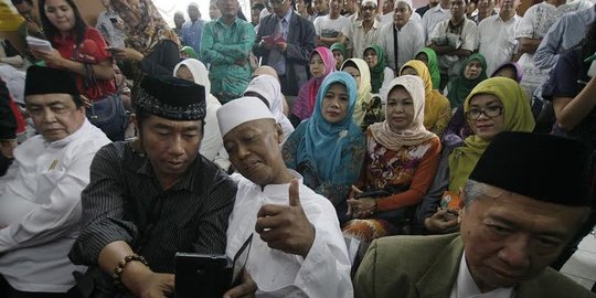 Haji Lulung kini keranjingan selfie