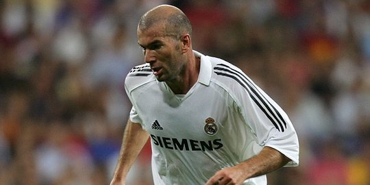 pesepak bola idola pria ini terbang 75 jam di roda pesawat rev3