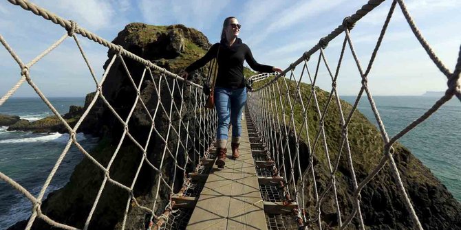 Sensasi merinding lewati jembatan 350 tahun di atas Pantai Causeway