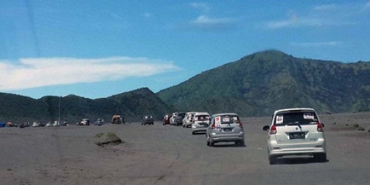 Bentuk formasi di Gunung Bromo Ertiga Mania sabet rekor MURI