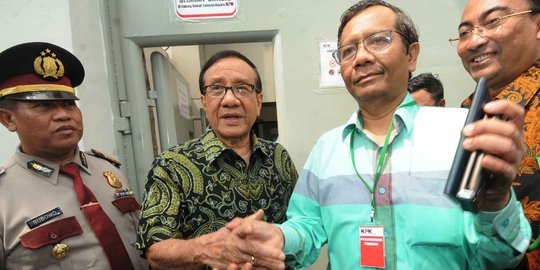 Mahfud MD nyusul Akbar Tandjung jenguk Anas di Rutan KPK