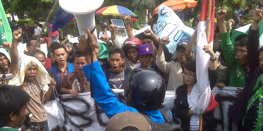 Ricuh, demo di depan ESDM dibubarkan paksa polisi