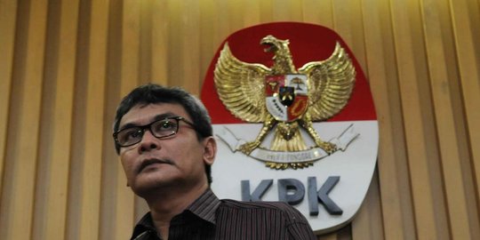 dibawa sesorang berinisial ak rev2