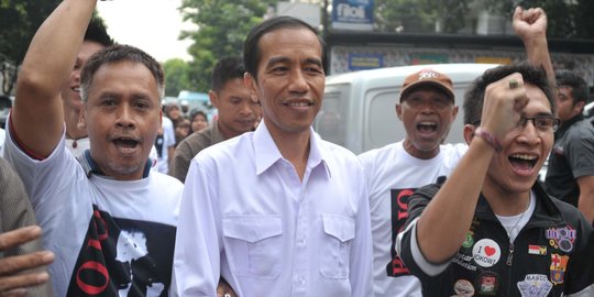 Jokowi cek harga cabai dan beras di Pasar Modern BSD Tangsel