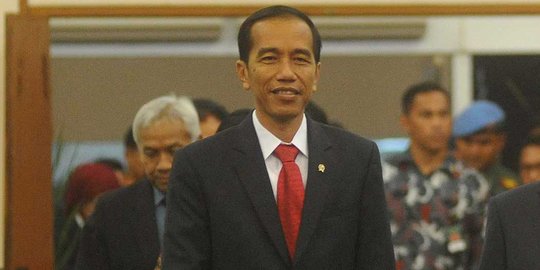 Di Puspitek, Jokowi promosikan ponsel buatan dalam negeri